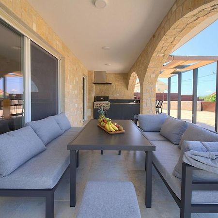 Holiday House Sea & Sun Residence Rasopasno Екстериор снимка