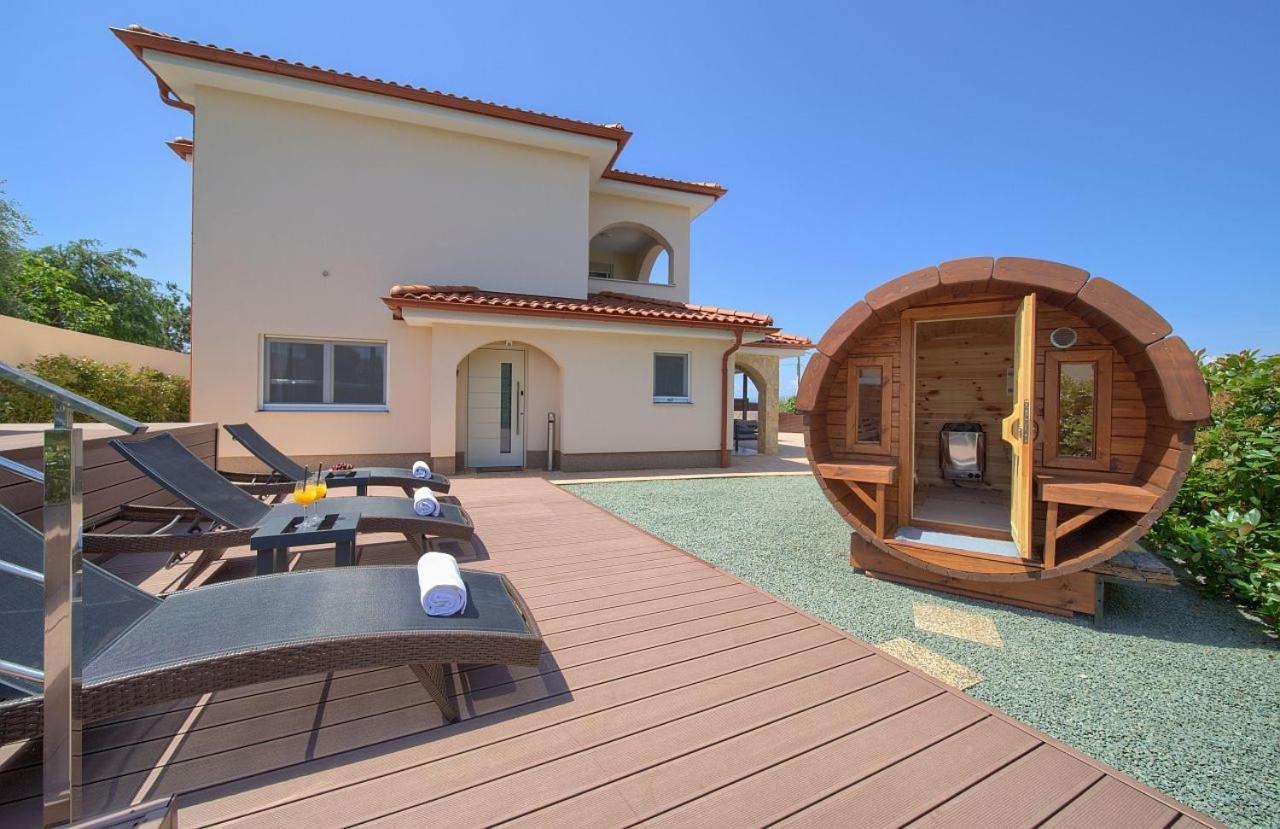 Holiday House Sea & Sun Residence Rasopasno Екстериор снимка