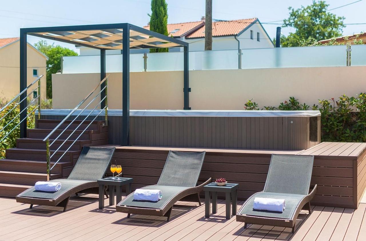 Holiday House Sea & Sun Residence Rasopasno Екстериор снимка