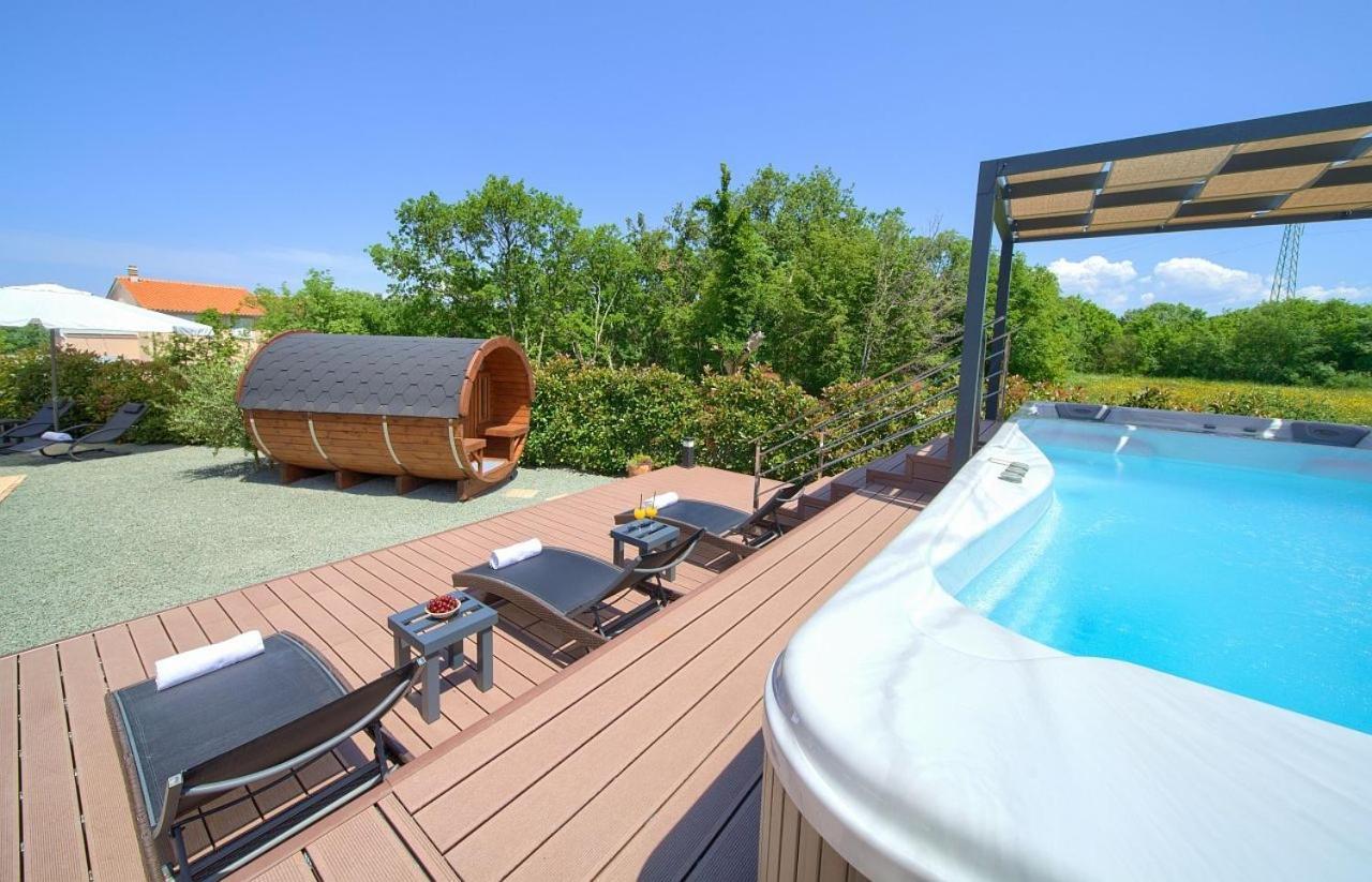 Holiday House Sea & Sun Residence Rasopasno Екстериор снимка