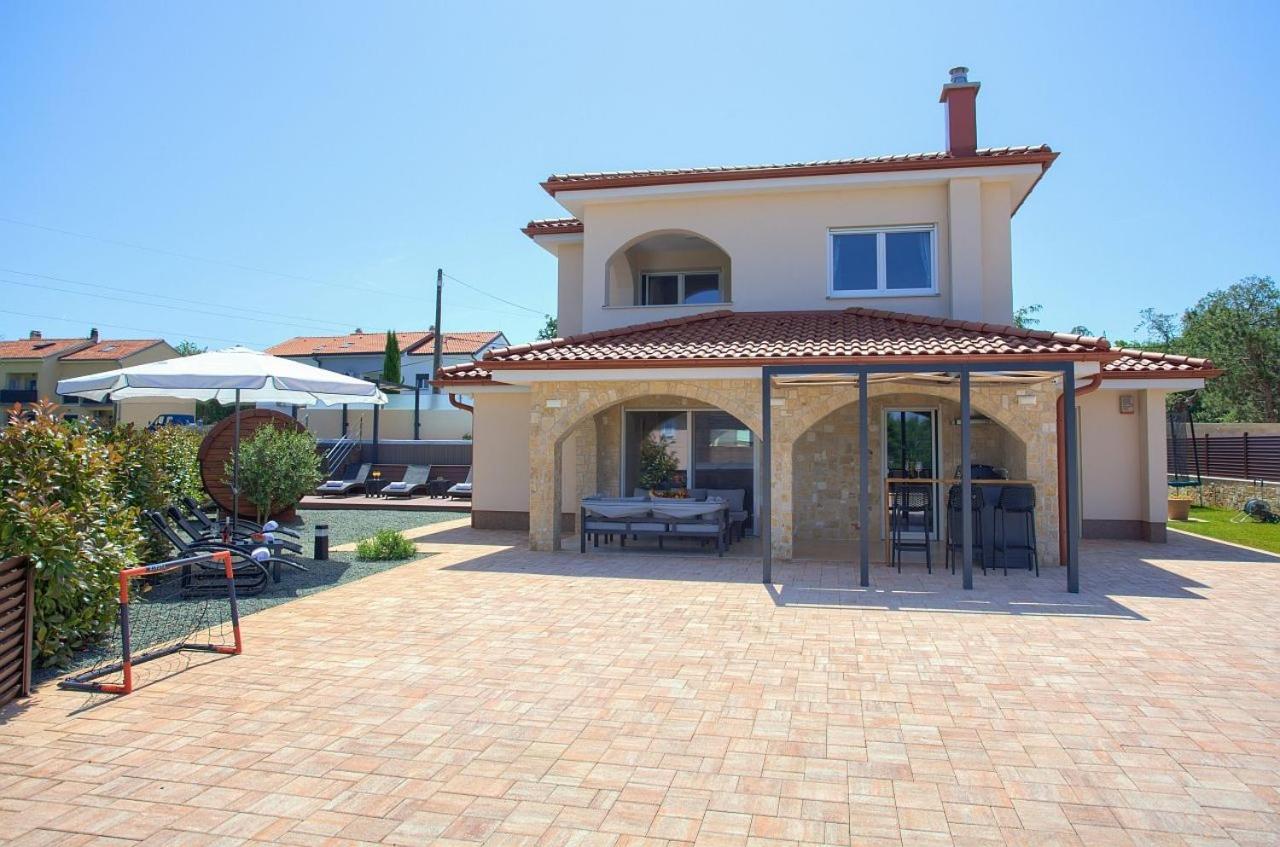Holiday House Sea & Sun Residence Rasopasno Екстериор снимка