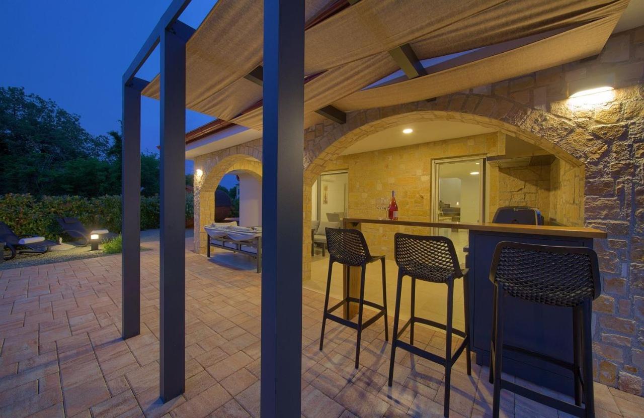 Holiday House Sea & Sun Residence Rasopasno Екстериор снимка