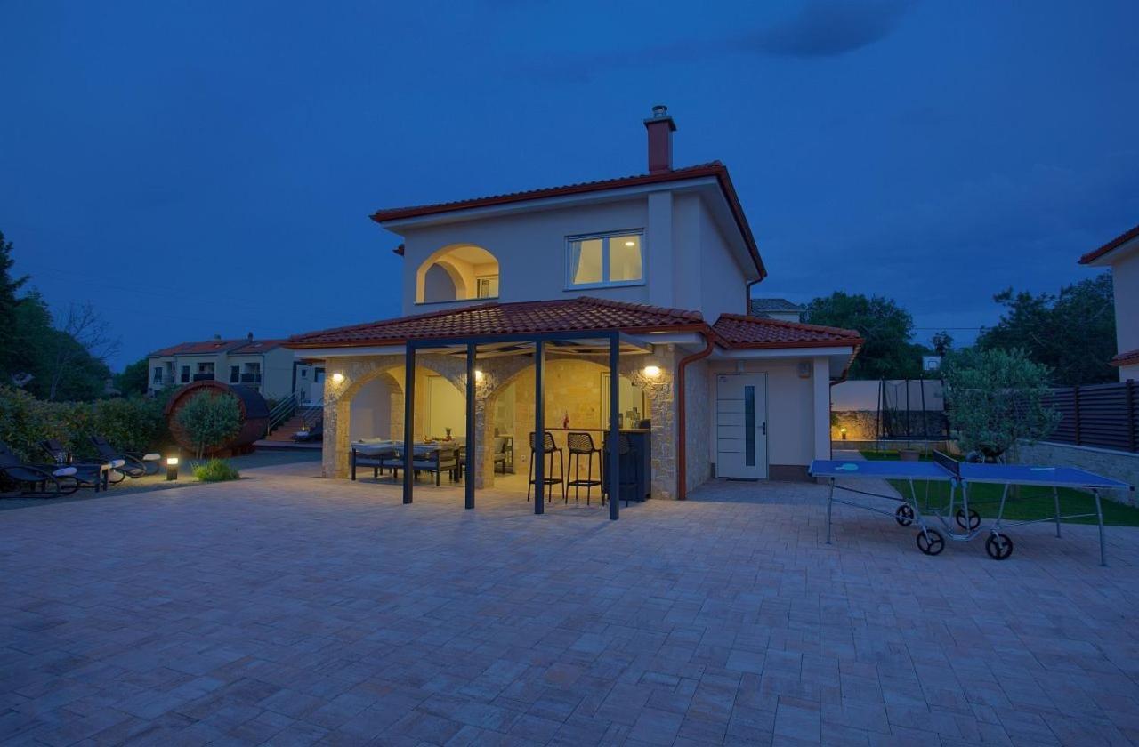 Holiday House Sea & Sun Residence Rasopasno Екстериор снимка