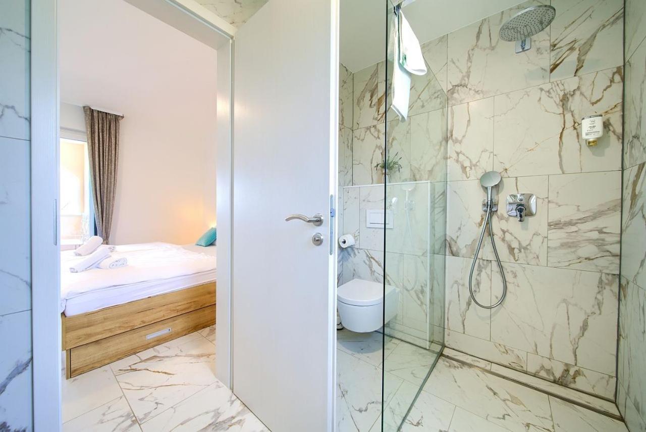 Holiday House Sea & Sun Residence Rasopasno Екстериор снимка
