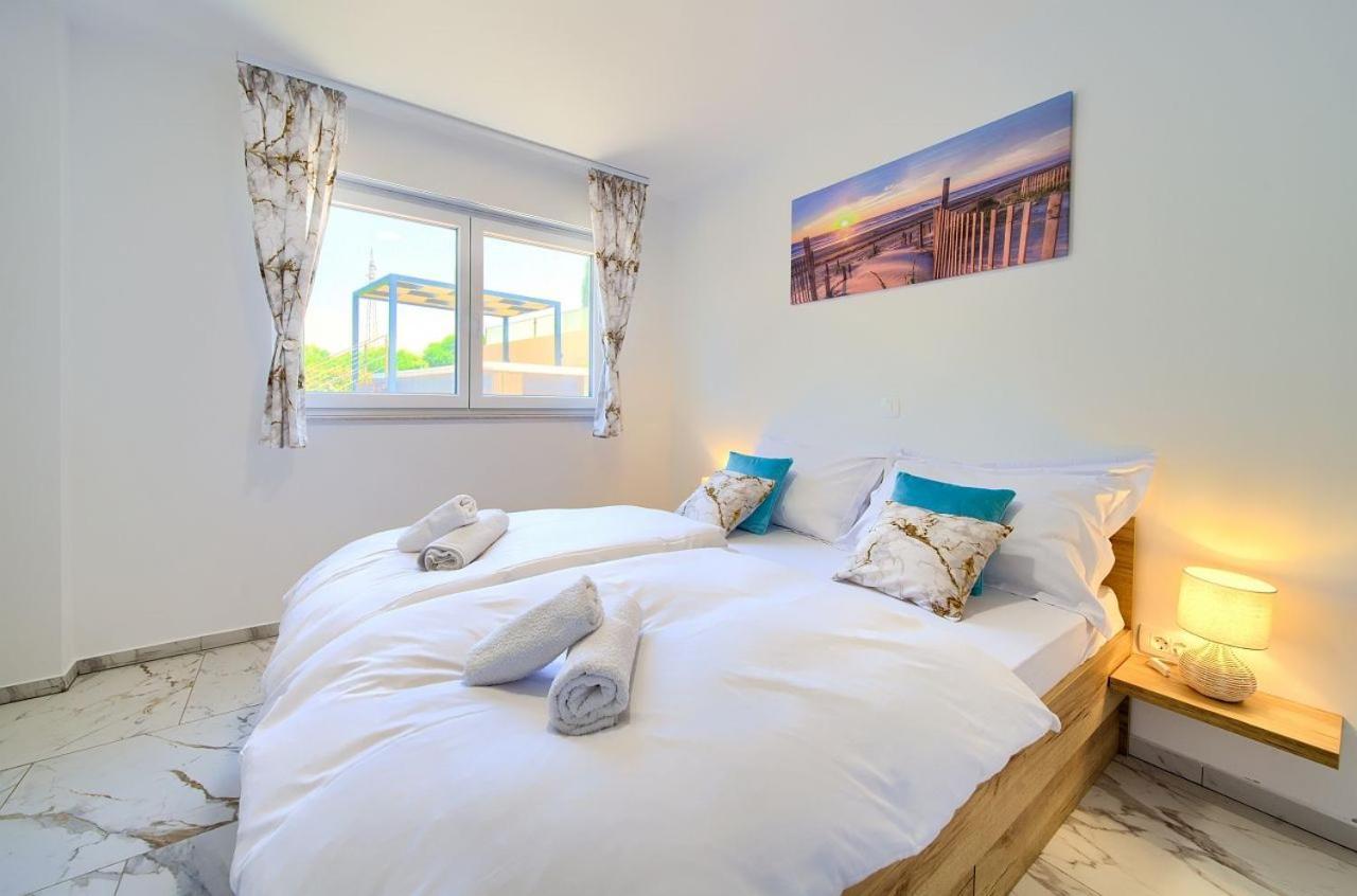 Holiday House Sea & Sun Residence Rasopasno Екстериор снимка