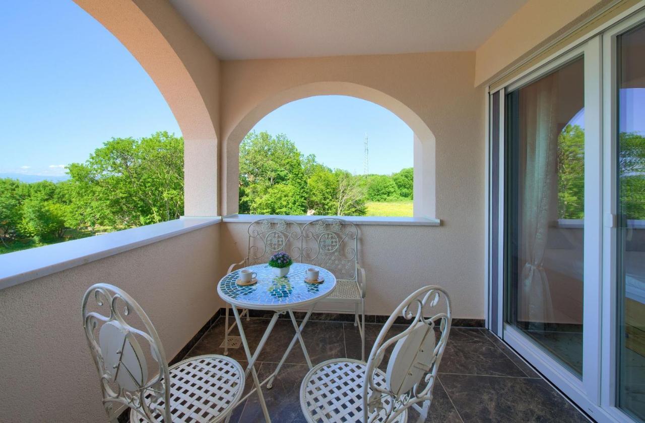 Holiday House Sea & Sun Residence Rasopasno Екстериор снимка